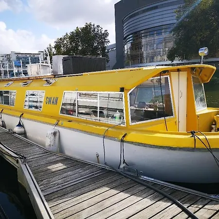 Sur L'eau Botel